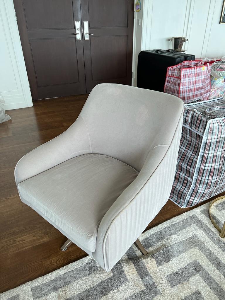 2 pcs swivel chair in pale grey velvet 灰色絨椅子兩張