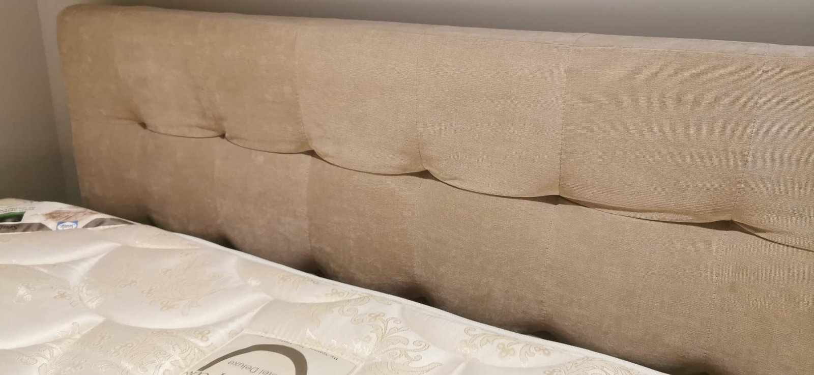 4.5 尺布藝床架 $500