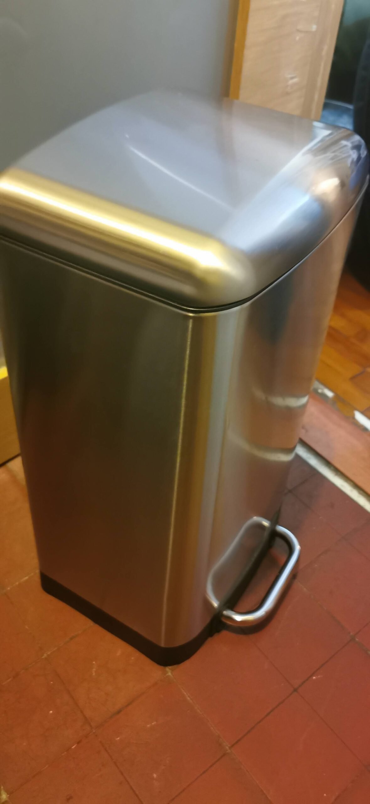 Metal rubbish Bin