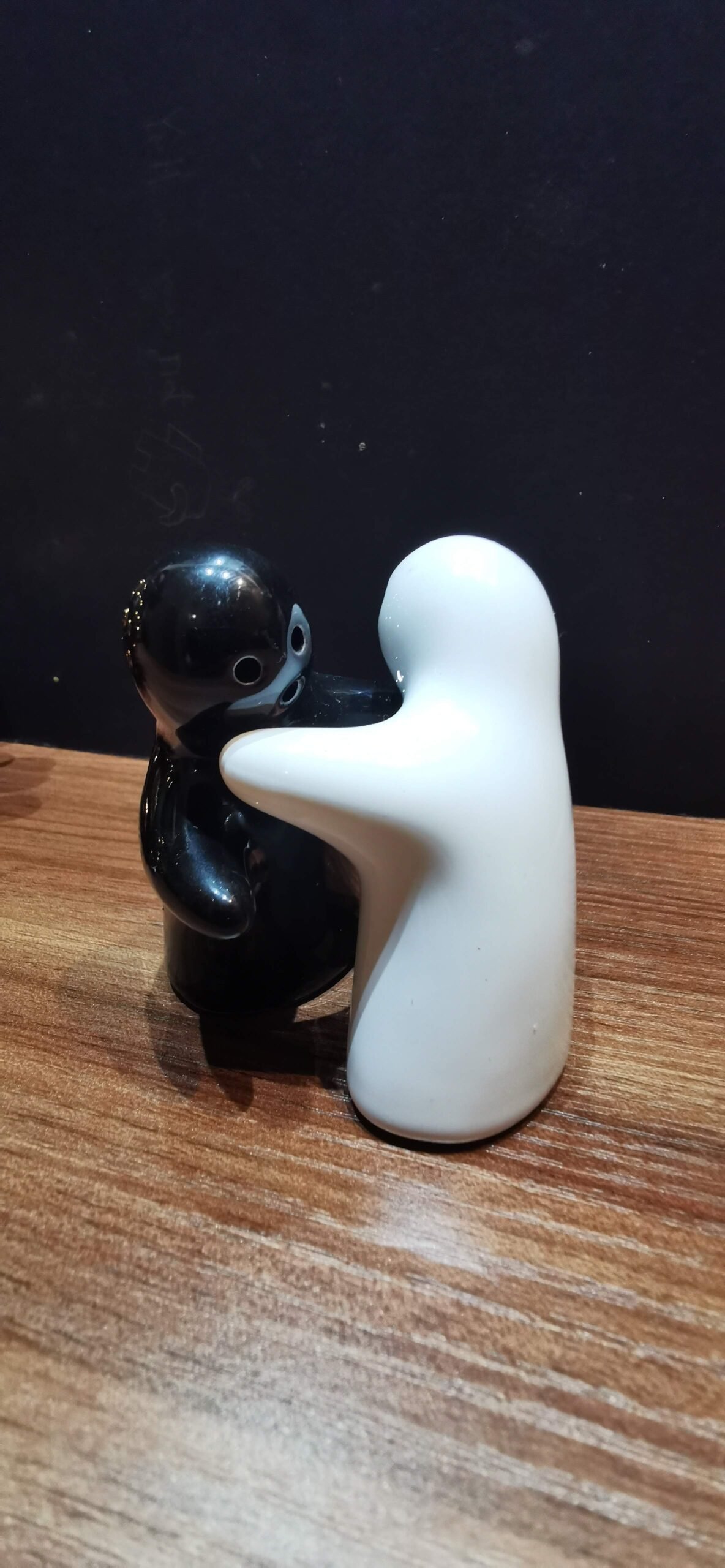 Give me a hug powder bottle