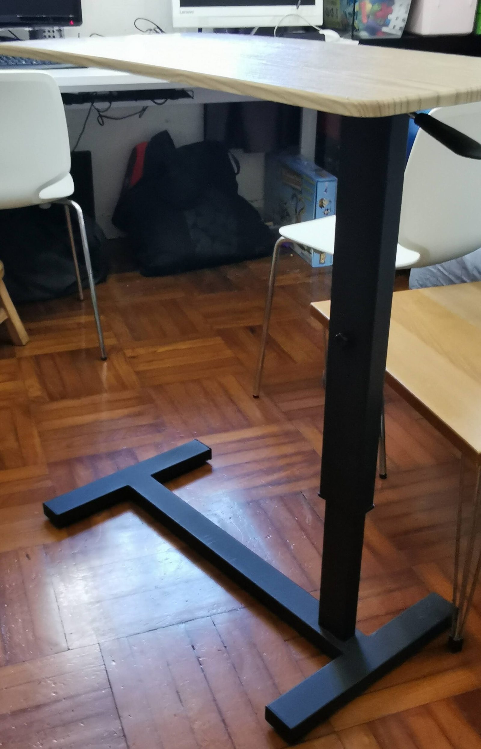 Adjustable desk W800 x D400 x H660~900mm