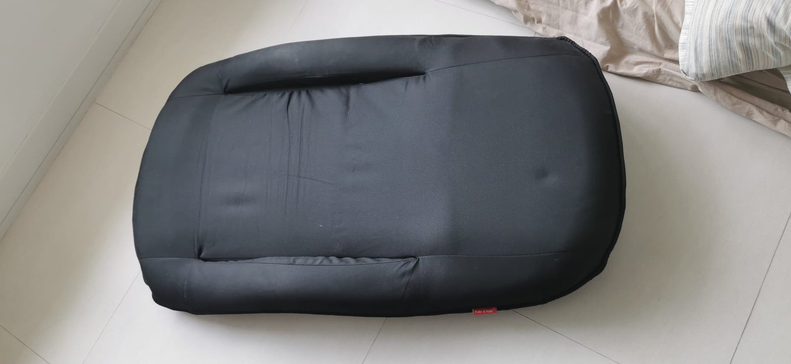 Kaki & Kaki fold-able seat