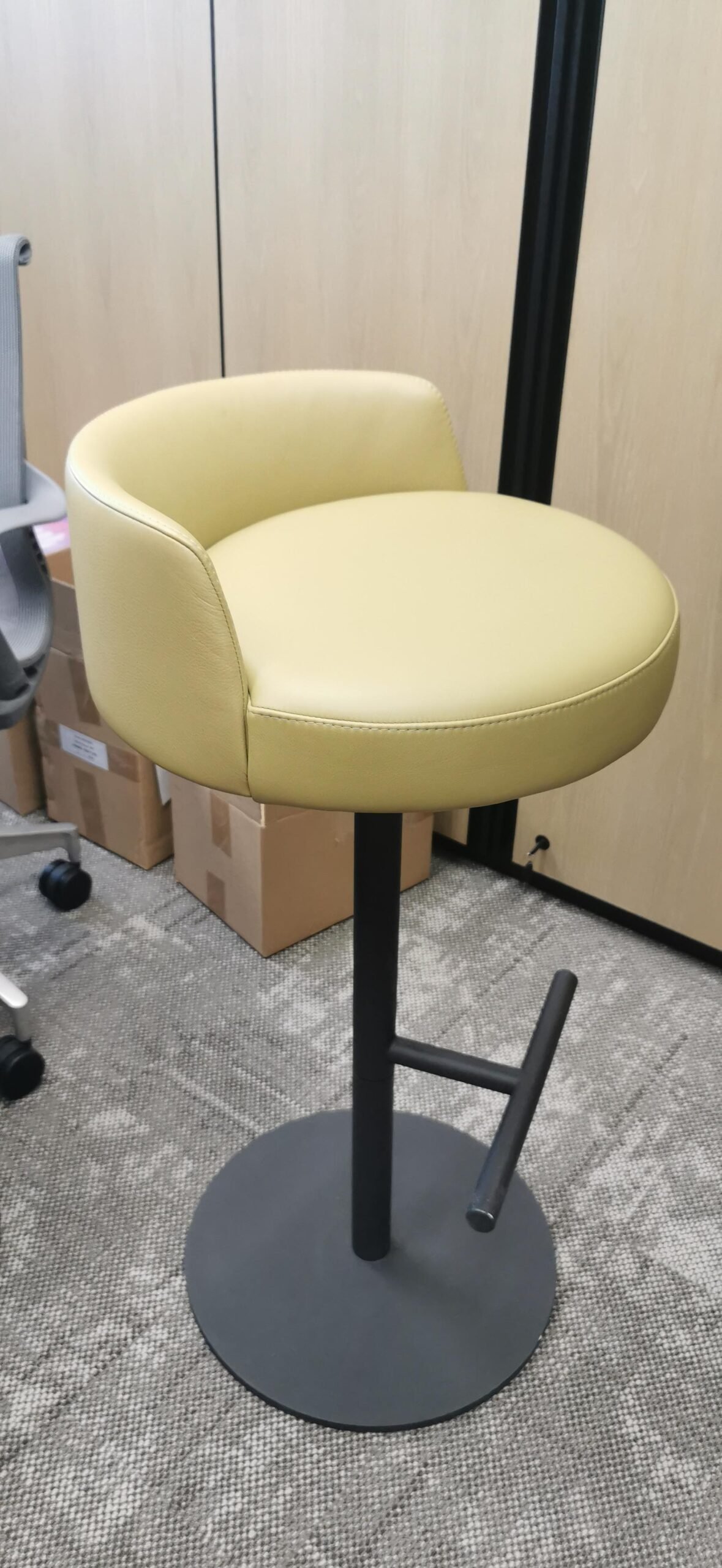 Banc barstool brunner